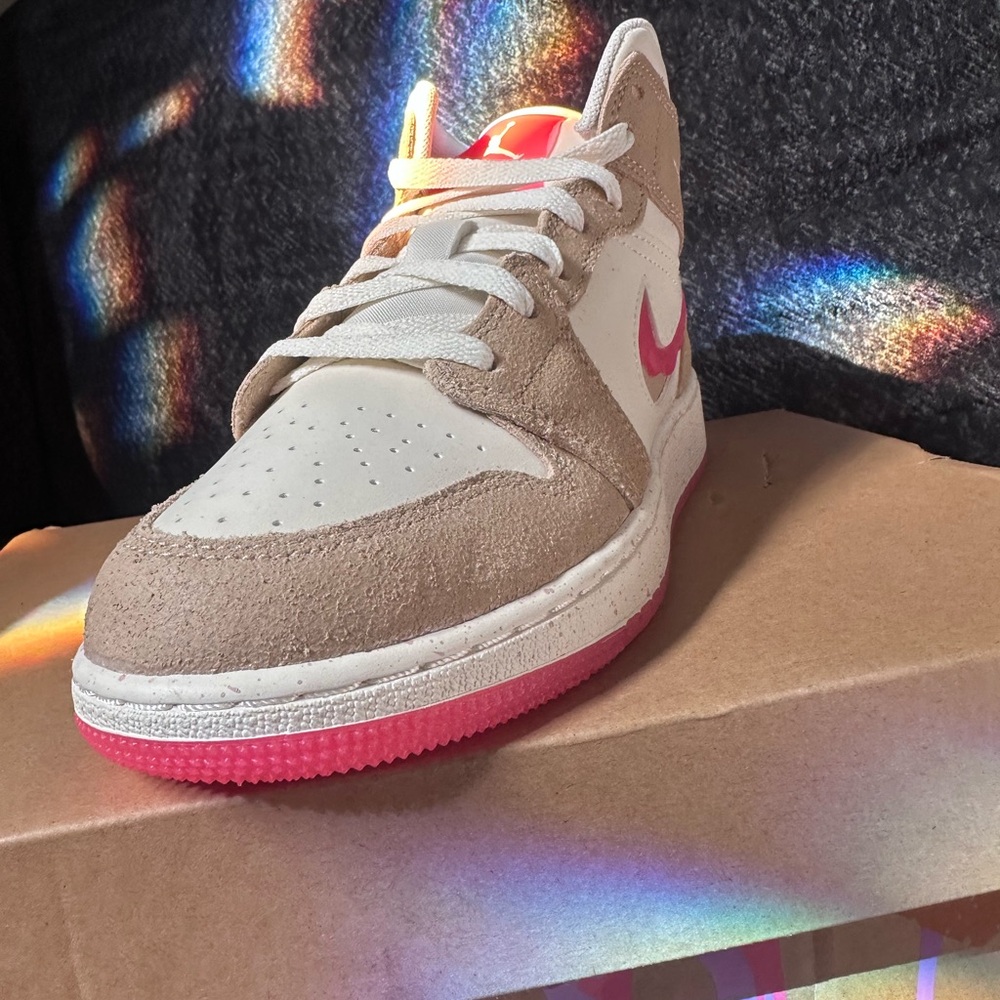 Air Jordan 1 Mid SE GS Desert fusion/ red pail ivorySize 5.5Y